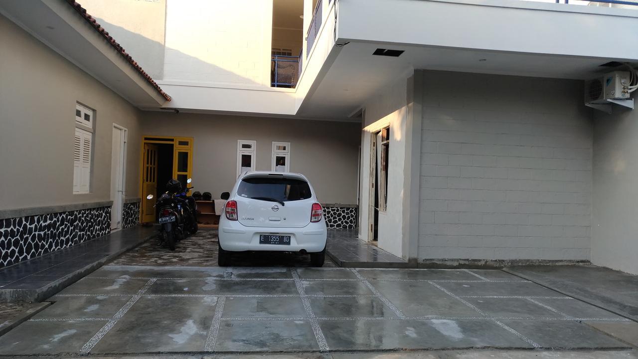Hotel Roemah Kesambi Cirebon Exterior foto